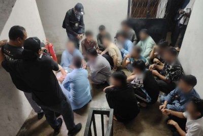 JIM Kuala Lumpur melaksanakan operasi penguatkuasaan di sebuah flat lima tingkat di Pantai Dalam pada Rabu.