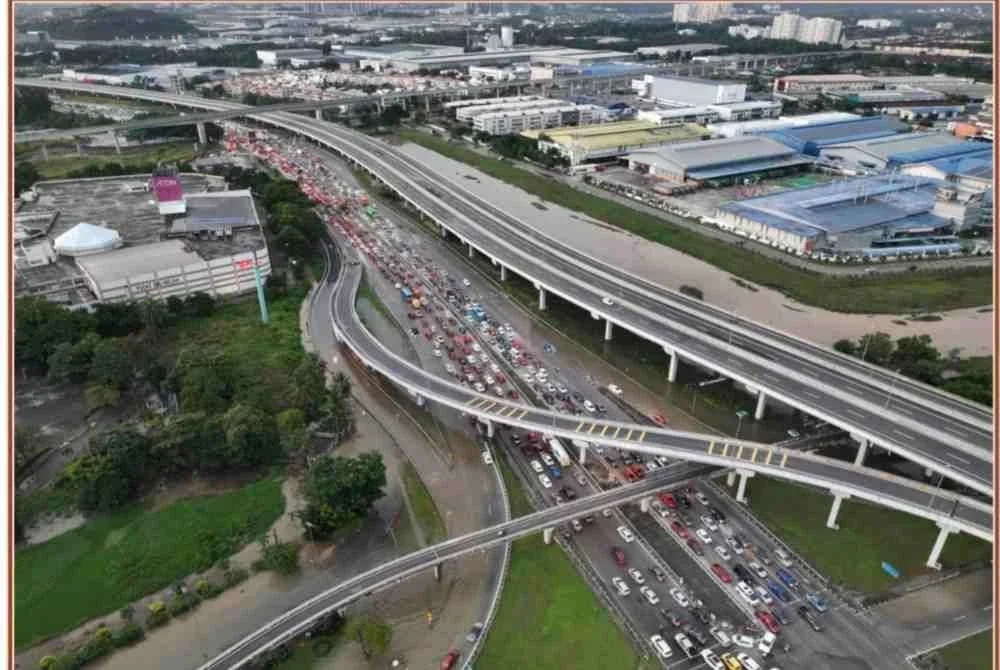 Pelaksanaan sementara pusingan U di Seksyen 4 dilihat mampu membantu memperbaiki aliran trafik dan mengurangkan kesesakan di Lebuhraya Persekutuan.