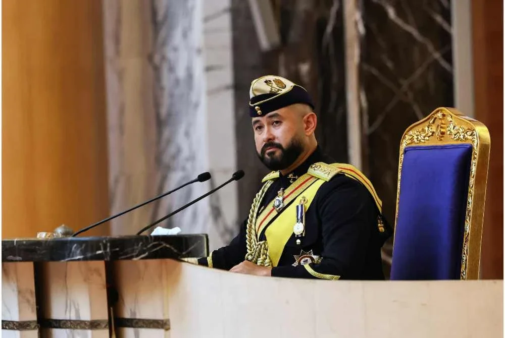 Pemangku Sultan Johor Tunku Mahkota Ismail bertitah merasmikan Mesyuarat Pertama (Pembukaan Rasmi) Bagi Penggal Persidangan Kelima Dewan Undangan Negeri (DUN) Johor Ke-15 di Bangunan Sultan Ismail hari ini. Foto Bernama