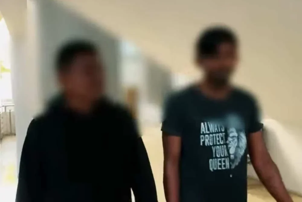 Dua lelaki mengaku tidak bersalah di Mahkamah Sesyen Shah Alam pada Selasa atas pertuduhan berkaitan urus niaga dan pemilikan bahan api diesel tanpa kebenaran, minggu lalu. Gambar ihsan KPDN