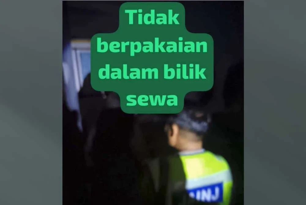 Penguat Kuasa JAINJ menahan pasangan berkhalwat di sebuah rumah kedai dua tingkat di Johor Bahru.