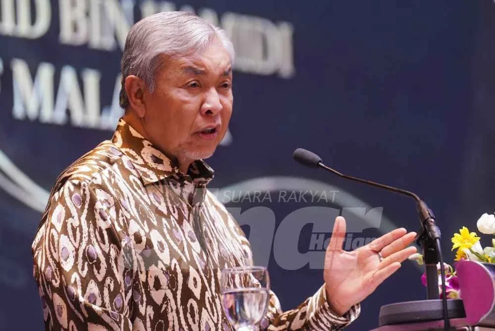 Ahmad Zahid Hamidi menyampaikan ucapan pada majlis Powering Trusted Access Across Malaysia Digital Ecosystem yang diadakan pada Khamis. Foto SinarHarian-ROSLI TALIB
