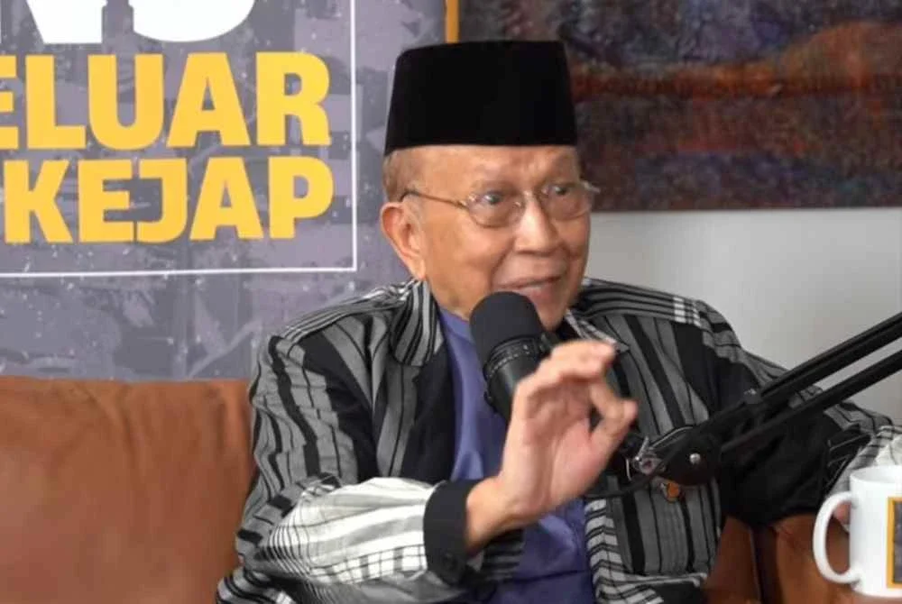 Rais ketika podcast Keluar Sekejap episod 196 yang dihoskan oleh Khairy Jamaluddin Abu Bakar dan Shahril Sufian Hamdan di Youtube pada Khamis.