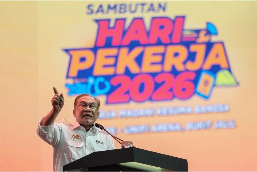 Perdana Menteri Datuk Seri Anwar Ibrahim menyampaikan ucapan sempena Sambutan Hari Pekerja Peringkat Kebangsaan 2026 di Unifi Arena, Bukit Jalil hari ini. - Foto Bernama