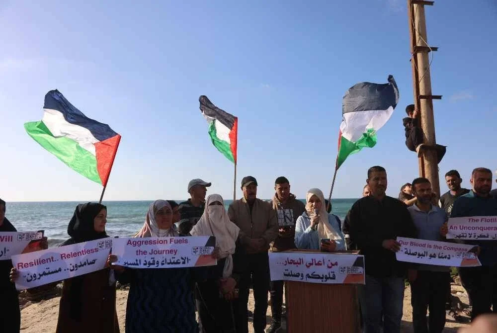 Penduduk Palestin mengadakan piket solidariti sebagai tanda sokongan terhadap GSF di Gaza City. Foto AFP
