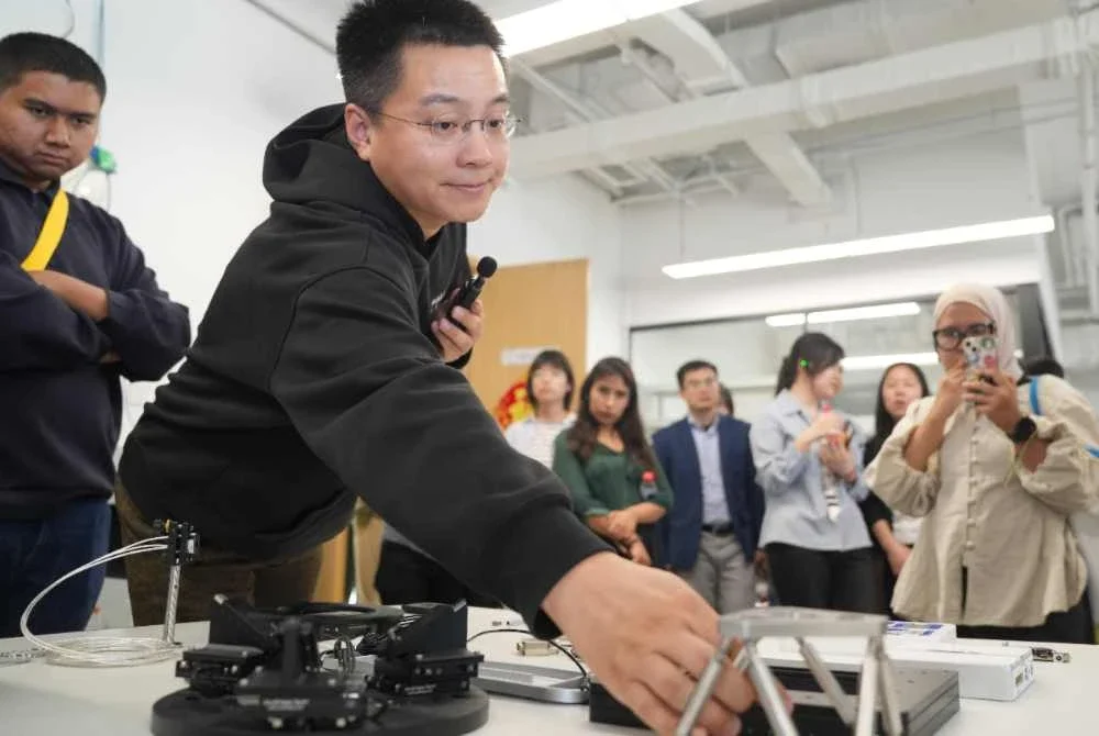 Multi-field Low Temperature Technology (Beijing) fokus pada teknologi suhu ultra-rendah dan sistem kawalan pergerakan berketepatan ultra tinggi (nano).