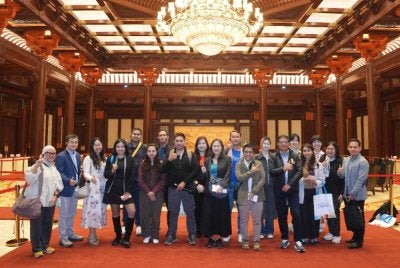 Delegasi media di dalam dewan utama Yangi Lake International Conference Center.