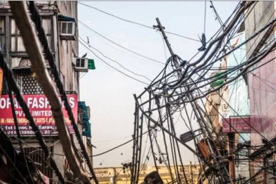 Sepasang warga emas maut pada Jumaat selepas terkena renjatan elektrik apabila arus voltan tinggi di Kampung Jheelo. - Agensi