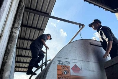 KPDN Johor sita 10,300 liter diesel bernilai RM85,736 dalam Ops Tiris 4.0 di Ulu Tiram.