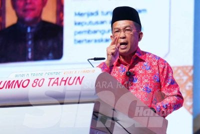 Jalaluddin berucap pada Konvensyen Sempena Sambutan Ulang Tahun UMNO ke-80 di Dewan Merdeka, WTCKL pada Sabtu. Foto Sinar Harian - MOHD HALIM ABDUL WAHID