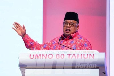 Ab Rauf berucap pada Konvensyen 80 Tahun UMNO di Dewan Merdeka, WTCKL pada Sabtu. Foto Sinar Harian - MOHD HALIM ABDUL WAHID