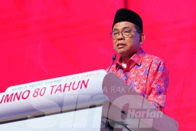 Mohamed Khaled berucap pada Konvensyen 80 Tahun UMNO di Pusat Dagangan Dunia pada Sabtu. Foto Sinar Harian - MOHD HALIM ABDUL WAHID