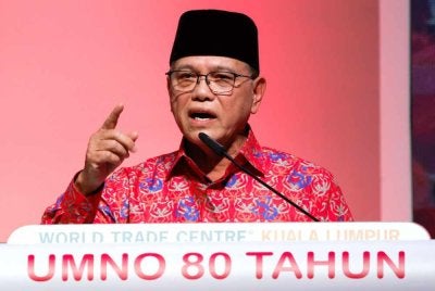Wan Rosdy ketika berucap pada Konvensyen 80 Tahun UMNO di Pusat Dagangan Dunia Kuala Lumpur pada Sabtu. Foto Bernama
