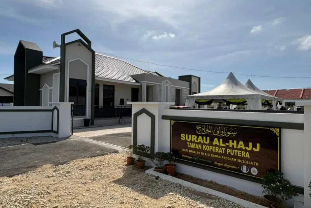Surau Al-Hajj di Taman Koperat Putera, Kampung Seberang, Besut pada Ahad yang menelan belanja sebanyak RM500,000.