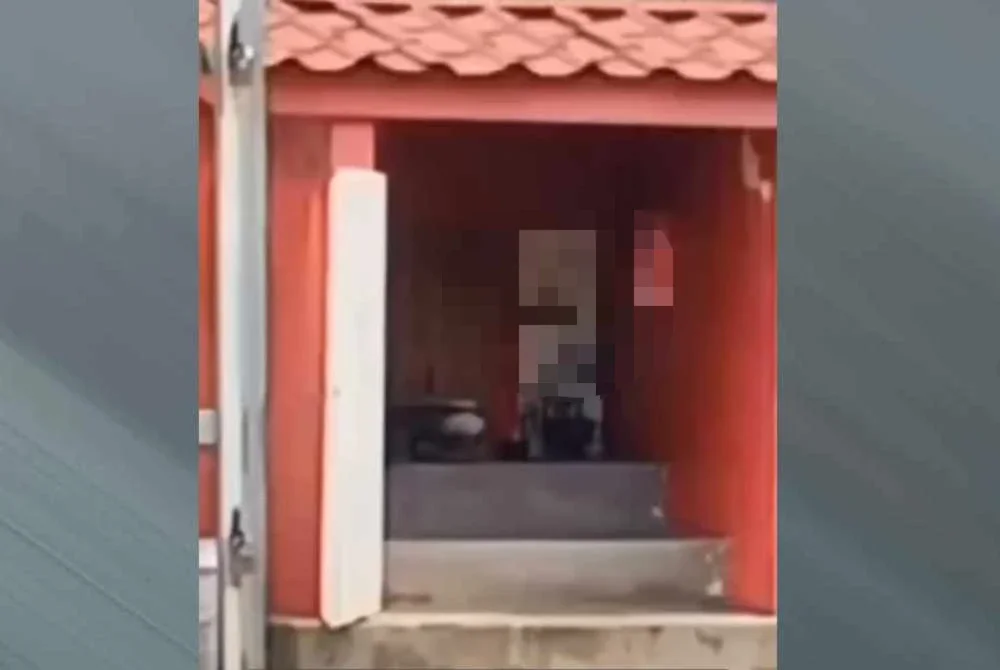 Kalimah ALLAH yang didakwa diletakkan dalam sebuah tokong di premis kedai perkakasan di Seriab.