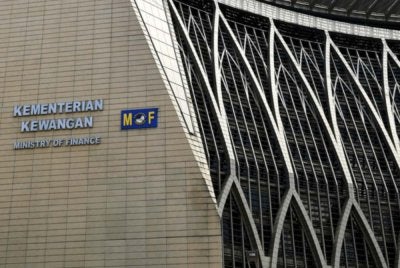 Cadangan Kementerian Kewangan mengurangkan peruntukan kesihatan sebanyak RM3.06 bilion dan pelajaran tinggi RM2.39 bilion disifatkan tidak bertanggungjawab.