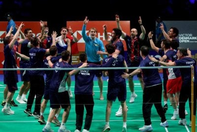 Pemain Perancis meraikan kejayaan ke final Piala Thomas. - Foto Bernama