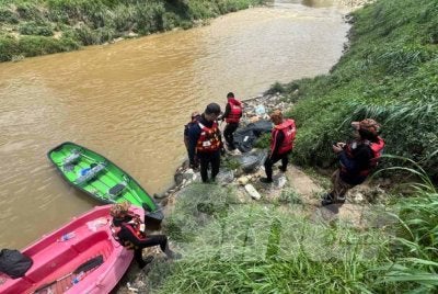 Mangsa ditemui kira-kira jam 12.17 tengah hari oleh anggota Pasukan Penyelamatan Di Air (PPDA) yang menaiki bot menyusuri Sungai Langat.