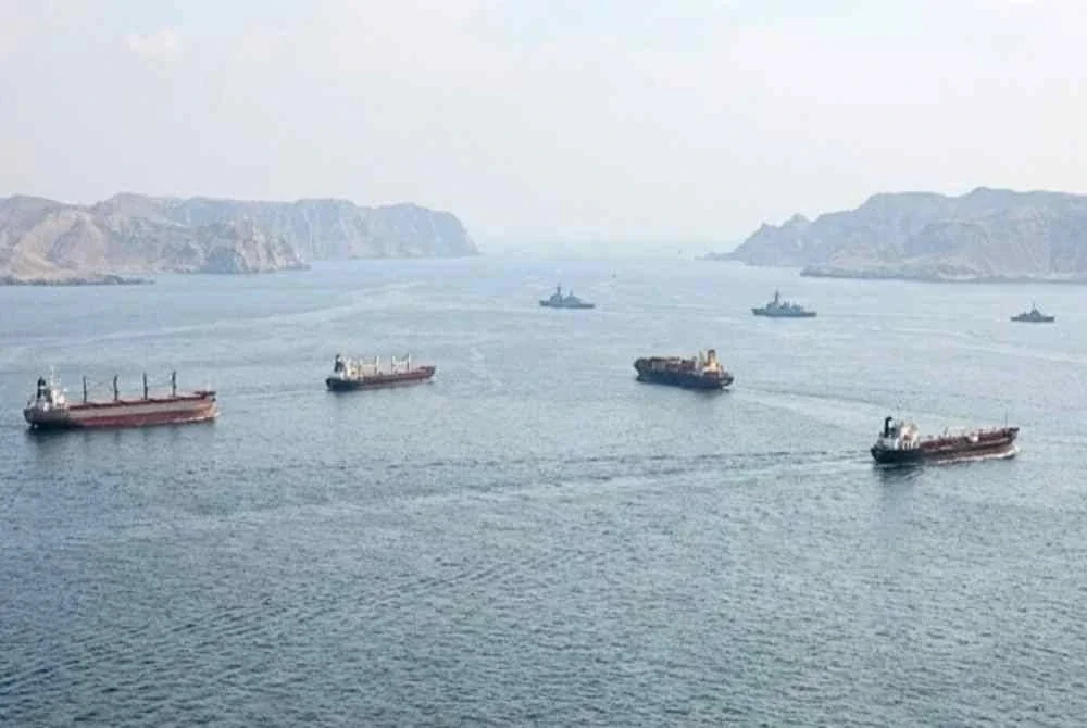 Kira-kira 2,000 kapal komersial dipercayai terperangkap konflik Iran- AS. - Foto Agensi