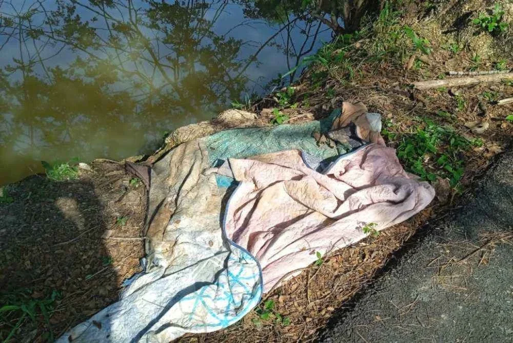 Selimut dipercayai milik mangsa ditemui di lokasi kejadian.