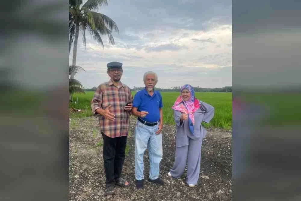 Ogy bersama Allahyarham Jalil Hamid (kiri) dan pengarah telemovie Suami Untuk Neksu Mior Hashim Manaf. - Foto Ogy Ahmad Daud.