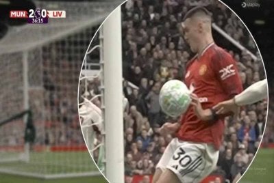 Gol yang didakwa terkena tangan Sesko sebelum bola menerjah jaring.