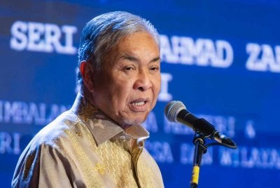 Ahmad Zahid berucap pada Majlis Perhimpunan Bulan Mei Kementerian Kemajuan Desa Dan Wilayah pada Isnin. Foto Bernama
