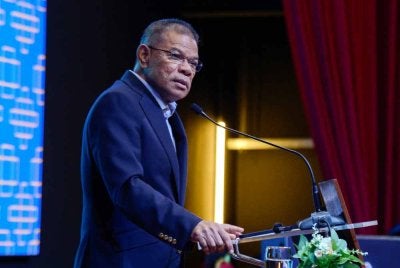 Saifuddin Nasution berucap pada Perhimpunan Bulanan KDN Bagi Bulan Mei 2026 di Auditorium Setia Perkasa, Kompleks Setia Perkasa pada Isnin. Foto Bernama