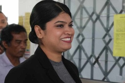 Inspektor Sheila didakwa menghalang tugas anggota polis di hadapan sebuah restoran, November tahun lepas.