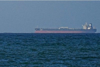 Pasukan tentera laut AS merampas kapal Touska pada 19 April di Teluk Oman selepas ia dilaporkan enggan mematuhi arahan sekatan. Foto Agensi