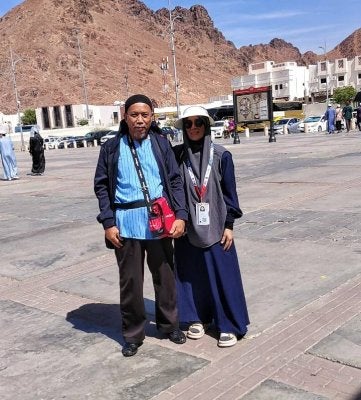 Allahyarham Mohamad Nor bersama isterinya ketika menunaikan ibadah haji. Foto Ihsan Muhammad Syakir.