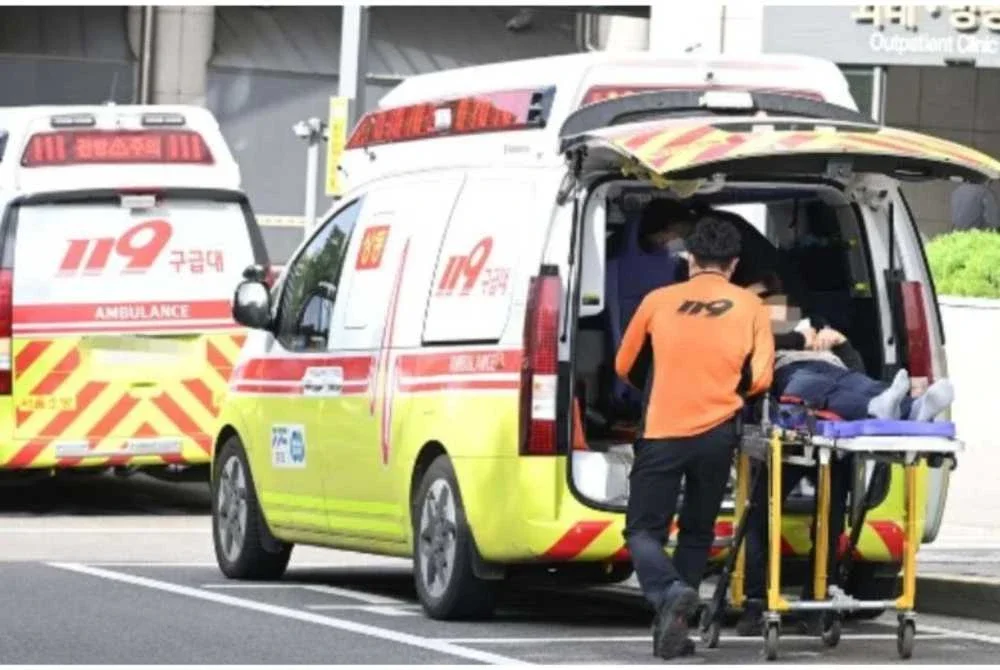 Perkhidmatan ambulans di Seoul tidak boleh memindahkan pesakit ke Unit Kecemasan (ER) tanpa kelulusan hospital penerima. - Foto Agensi