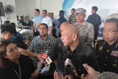 Armizan ketika ditemui pemberita dalam sidang akhbar sempena Program Sentuhan Kasih dan Jualan Rahmah Madani di pekarangan Maritim Malaysia, Sandakan pada Selasa.