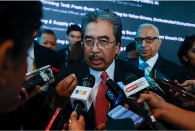 Johari ketika ditemui pemberita selepas pelancaran SEMICON Asia Tenggara 2026 di sini pada Selasa. Foto Bernama