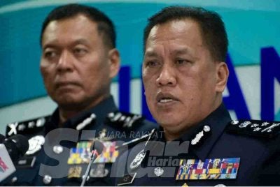 Rusdi (kanan) dalam sidang akhbar pada Selasa. Foto ASRIL ASWANDI SHUKOR
