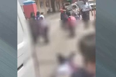 Tangkap layar kemalangan maut membabitkan seorang murid perempuan Tahun 2 selepas dipercayai dilanggar sebuah van di hadapan pintu pagar sekolah pada Selasa. 