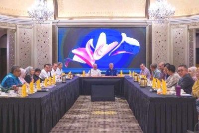 Mesyuarat yang dipengerusikan secara bersama oleh Anwar dan Ahmad Zahid pada Selasa. Foto Facebook Dr Asyraf Wajdi Dusuki