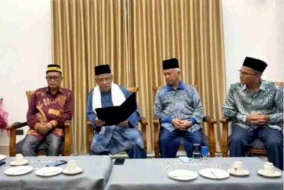 Dari kiri, Maarof, Mubarak, Muhammed dan Abdul Rahim pada sidang media bersama di Balai Undang Sungei Ujong, baru-baru ini.