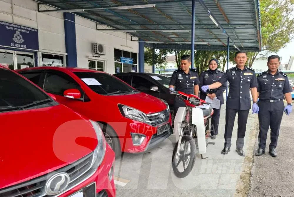 Tangkapan polis turut membawa kepada rampasan beberapa barangan kes termasuk tiga kenderaan dan sebuah motosikal.