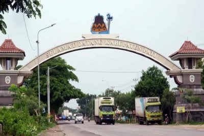 Pengasas sebuah pondok pesantren di Tlogowungu, Kabupaten Pati, Indonesia didakwa terbabit dalam kes serangan seksual terhadap pelajar perempuan.