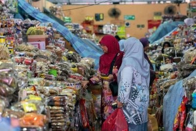 SME Malaysia dan NRES komited untuk memperkukuh kerjasama dalam memacu masa depan yang lebih inklusif dan mampan bagi PKS di Malaysia. Foto fail Bernama 