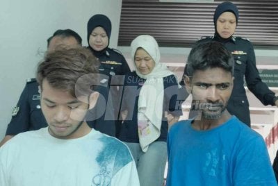 Kesemua tertuduh ketika dibawa ke Mahkamah Majistret Alor Gajah pada Rabu.