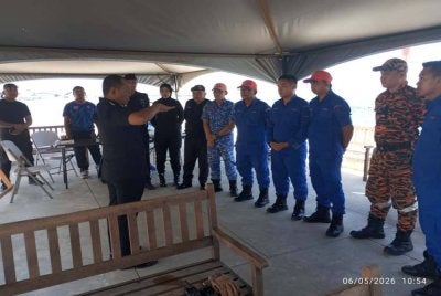 Operasi SAR mangsa dijalankan bersama oleh pelbagai agensi di kawasan perairan Pulau Mengalum, Kota Kinabalu.