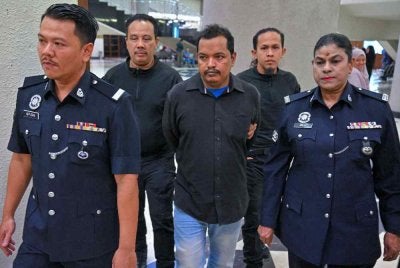 Md Romjan dipenjara enam bulan dan didenda RM15,100 oleh empat Mahkamah Majistret di sini pada Rabu selepas mengaku bersalah mencabul lima wanita di kawasan stesen LRT dan MRT di sekitar ibu kota, bulan lepas. Foto Bernama
