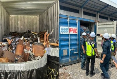 Lebih 420 tan sisa elektronik (e-waste) dan barang buangan terjadual secara haram terbongkar dalam Op Green Shield ke-28 yang dilaksanakan di Pelabuhan Klang pada Rabu.