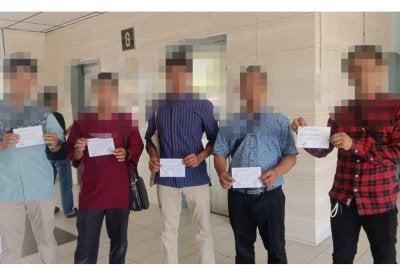 Lima lelaki masing-masing didenda RM1,00O selepas mengaku bersalah melakukan bidaah dan furu' di Mahkamah Rendah Syariah Sandakan.
