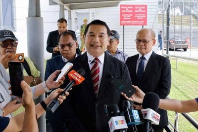 Rafizi bercakap kepada pemberita sebaik tiba di Ibu Pejabat SPRM, Putrajaya pada Rabu. - FOTO: Bernama