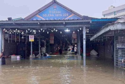 Keadaan Medan Selera 223 yang dilanda banjir pada Rabu.