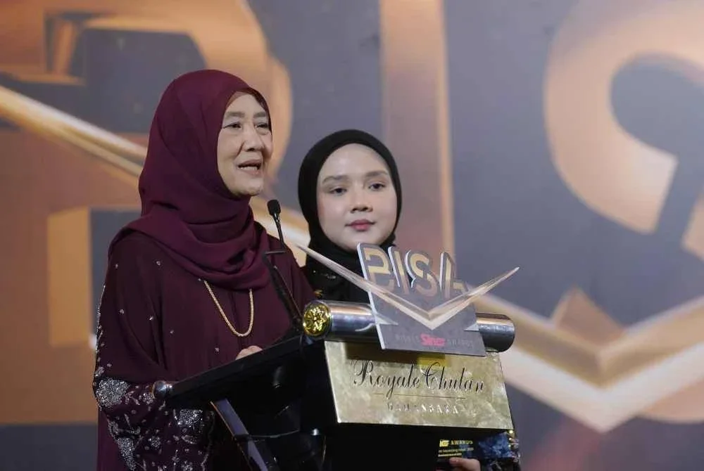 Ida Riswana menyampaikan ucapan selepas menerima Anugerah Sepanjang Hayat BISA 2026.