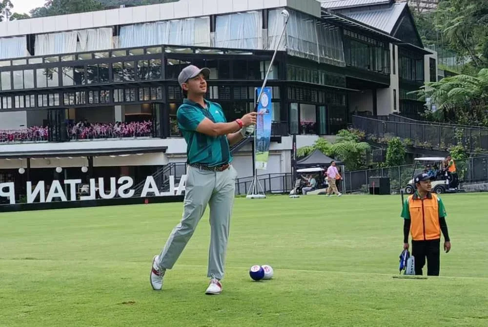 Tengku Muhammad Iskandar turut membuat pukulan 'tee off' di Resorts World Awana pada Khamis.